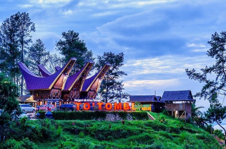 Totombi lolai negeri di atas awan toraja sulawesi selatan
