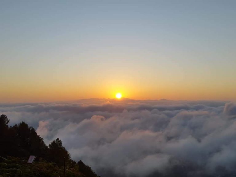 sunset Totombi lolai negeri di atas awan toraja sulawesi selatan